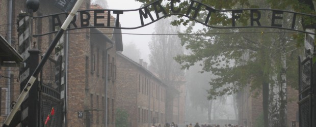 Jarenlang zijn de Iraniërs geïndoctrineerd dat de Holocaust een verzinsel is van het Zionitisch complot om zo het Westen op te zadelen met een schuldgevoel jegens het Joodse volk. Nu is voor het eerst filmmateriaal over Auschwitz uitgezonden. 